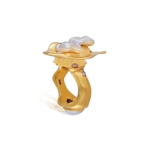64 - ORNA: A 9K GOLD, FRESHWATER CULTURE PEARL AND MOONSTONE RING  Of polished abstract design, the front... 