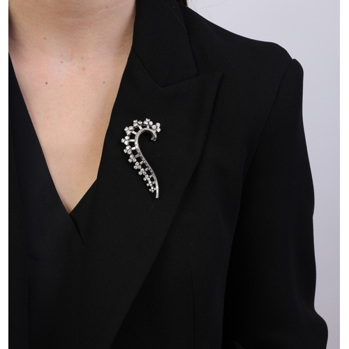 73 - A FINE DIAMOND BROOCH, CIRCA 1930  Of scrolled design, set with graduated clusters composed of brill... 