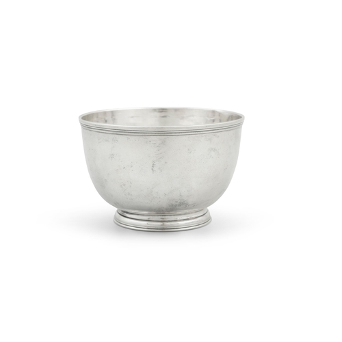 407 - AN IRISH QUEEN ANNE SILVER CIRCULAR PLAIN BOWL,  Dublin c.1712, maker's mark of William Archball, wi... 