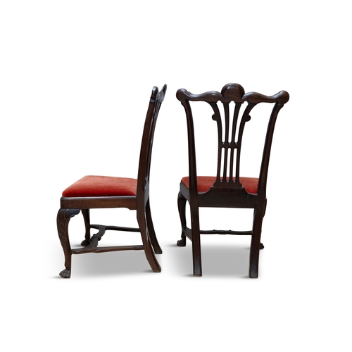 465 - A PAIR OF IRISH GEORGE II MAHOGANY SIDE CHAIRS CIRCA 1750,   the waved crest rails accentuated with ... 