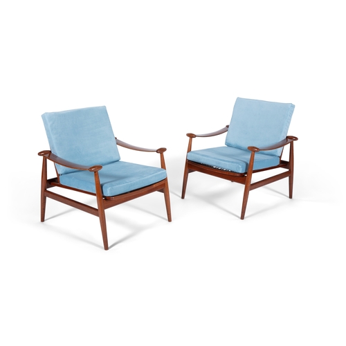 10 - FINN JUHL (1912 - 1989)  A pair of teak spade chairs by Finn Juhl, for France & Son. With maker's la... 