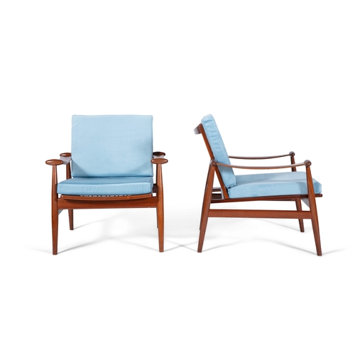 10 - FINN JUHL (1912 - 1989)  A pair of teak spade chairs by Finn Juhl, for France & Son. With maker's la... 