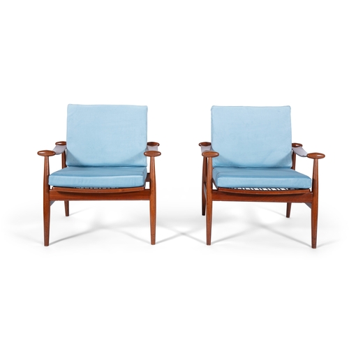 10 - FINN JUHL (1912 - 1989)  A pair of teak spade chairs by Finn Juhl, for France & Son. With maker's la... 