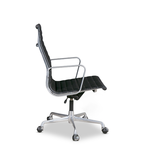 182 - EAMES  A chrome and leather office chair by Eames for ICF. With maker's label. 59 x 52 x 102cm(h)