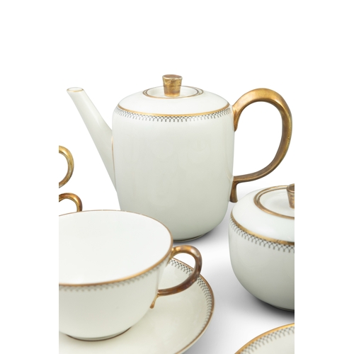 93 - RICHARD GINORI  A porcelain coffee set by Richard Ginori, with 10 coffee cups and saucers, coffee po... 