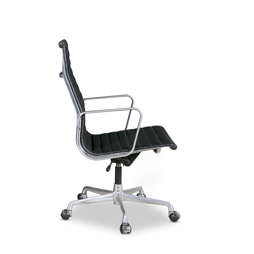 184 - EAMES  A chrome and leather office chair by Eames for ICF. With maker's label. 59 x 52 x 102cm(h)