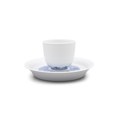 258 - A BLUE AND WHITE LOTUS CUP AND SAUCER, MARK AND PERIOD KANGXI (2)  清康熙 缠枝莲纹青花杯碟一套   China, 18th cent... 