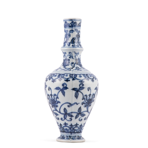 261 - A BLUE AND WHITE MING STYLE LOTUS ‘HOLY WATER’ BOTTLE VASE  19世纪 仿明青花莲纹净瓶  China, 19th century  H.27... 