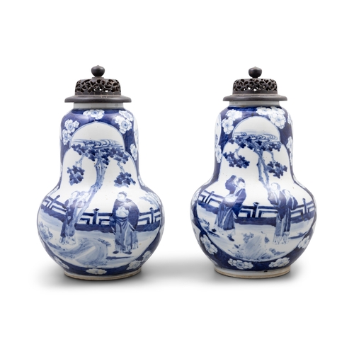 265 - A PAIR OF CHINESE BLUE AND WHITE GOURD SHAPE VASES AND COVERS,   19世纪末 青花葫芦瓶一对   China, late 19th ce... 