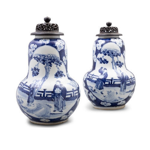 265 - A PAIR OF CHINESE BLUE AND WHITE GOURD SHAPE VASES AND COVERS,   19世纪末 青花葫芦瓶一对   China, late 19th ce... 