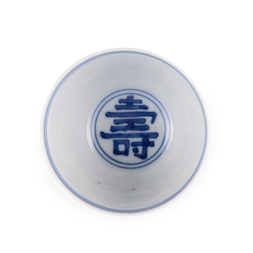 267 - A BLUE AND WHITE ’CRANES AND FRUITS' CUP, JIAJING MARK  20世纪 嘉靖款 青花仙鹤祝寿小杯   China, 20th century   D.... 