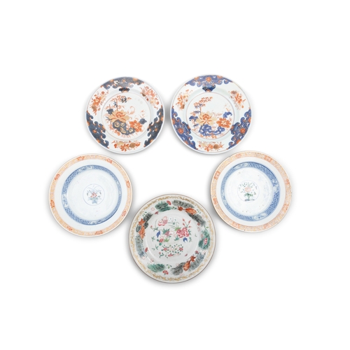 299 - A GROUP OF PORCELAIN PLATES,  Comprising a famille rose plate decorated with carp and floral motif; ... 