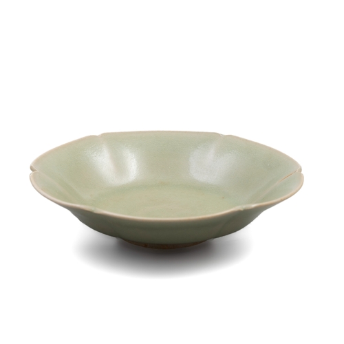 329 - A YAOZHOU FLOWER SHAPE SMALL BOWL   金代 耀州窑花形盌   China, Jin dynasty (1115-1234)   D.12.8cm