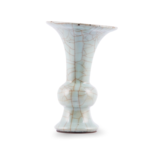 342 - A SMALL CRACKLE GLAZED GU VASE  清代 哥釉瓶   China, 18-19th century  H.19.1cm