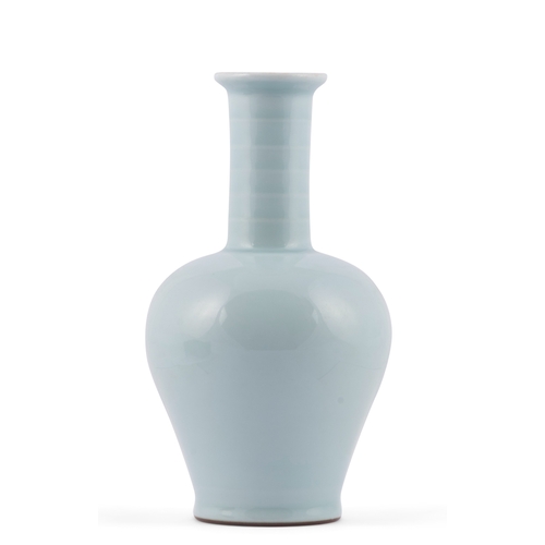 355 - A CLAIR-DE-LUNE-GLAZED 'HOLY WATER' BOTTLE VASE, QIANLONG MARK  民国 乾隆款 粉青釉弦纹净瓶   China, Republic per... 