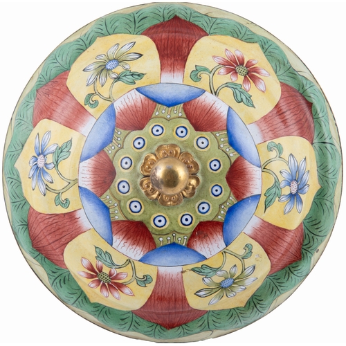 372 - A YELLOW-GROUND PAINTED ENAMEL ‘LOTUS’ BOWL AND COVER, MARKED ‘QIANLONG’  清代 19世纪 ‘乾隆款’铜胎画珐琅莲纹盖碗  Ch... 