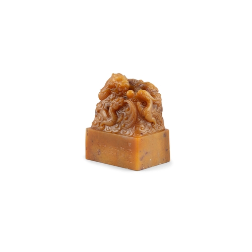 386 - AN INSCRIBED AND DATED 'XIN TIAN ZHU REN' SOAPSTONE SEAL,   清代 双龙教子钮 ‘信天主人’寿山石印章  of rectangular for... 