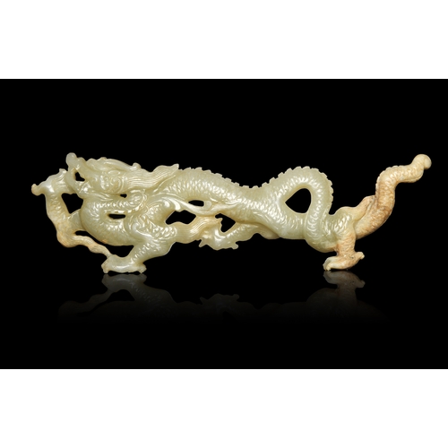 419 - A CELADON SINUOUS DRAGON  明代 白玉行龍  China, Ming dynasty  L.21.3cm