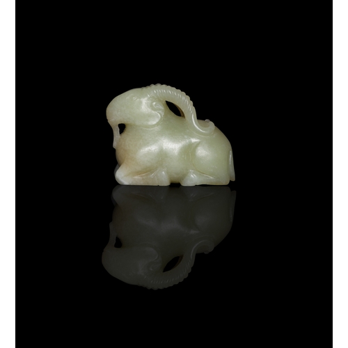 424 - A YELLOW JADE SITTING RAM  明代 黃玉羊  China, Ming dynasty  H.4.2cm