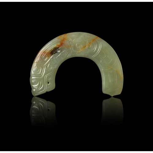 425 - A CELADON JAD ‘DRAGON’HUANG PENDANT  清代 西周风格 白玉龍紋璜  China, Qing dynasty, Western Zhou style  L.8cm