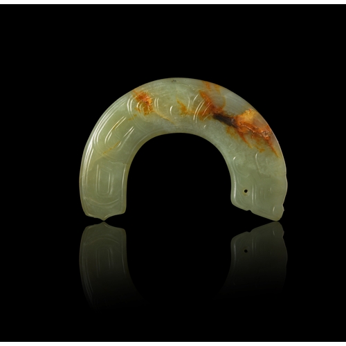 425 - A CELADON JAD ‘DRAGON’HUANG PENDANT  清代 西周风格 白玉龍紋璜  China, Qing dynasty, Western Zhou style  L.8cm