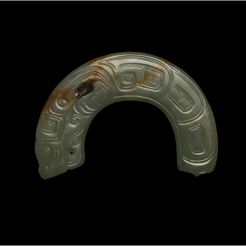 425 - A CELADON JAD ‘DRAGON’HUANG PENDANT  清代 西周风格 白玉龍紋璜  China, Qing dynasty, Western Zhou style  L.8cm