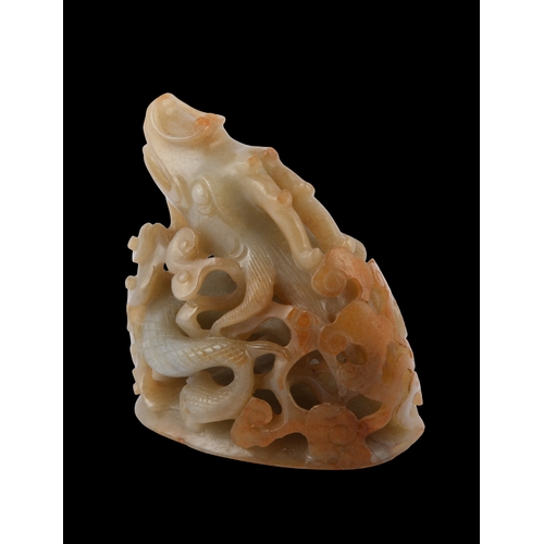 435 - A PALE GREY JADE RETICULATED DRAGON FINIAL  晚明-清初 青玉透雕龙纹大炉顶  China, Late Ming - Early Qing dynasty  ... 