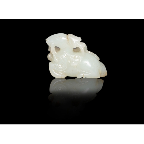 440 - A CELADON 'DEERS' GROUP   清早 青玉鹿衔灵芝摆件   China, early Qing dynasty   H.3.2cm - L.5cm