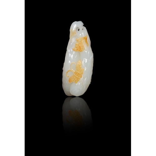 452 - A CARVED CELADON JADE CUCUMBER-SHAPED SNUFF BOTTLE   晚清 白玉瓜形鼻烟壶   China, Late Qing dynasty  H.9cm