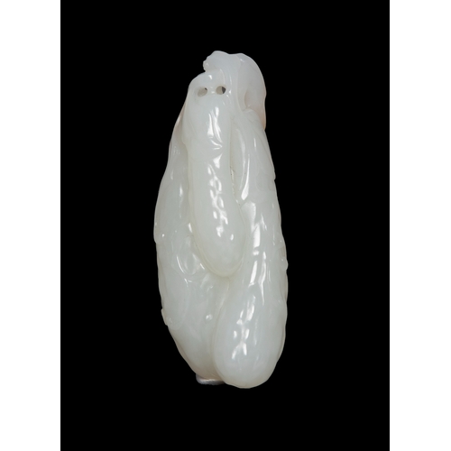 452 - A CARVED CELADON JADE CUCUMBER-SHAPED SNUFF BOTTLE   晚清 白玉瓜形鼻烟壶   China, Late Qing dynasty  H.9cm