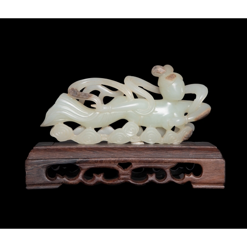 461 - A WHITE JADE ASPARA FIGURE WITH WOOD STAND  20世纪 白玉透雕飞天   Mid-late 20th century  L. 14cm