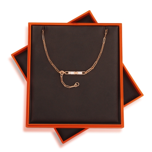 123 - HERMÈS: A DIAMOND 'KELLY CHAÎNE LARIAT' NECKLACE,   The elongated cable-link chain highlighted with ... 