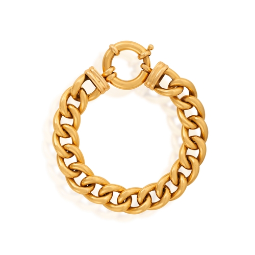 189 - A GOLD BRACELET  The curb-link chain with reeded terminals, finishing with a large spring ring clasp... 