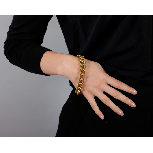 189 - A GOLD BRACELET  The curb-link chain with reeded terminals, finishing with a large spring ring clasp... 