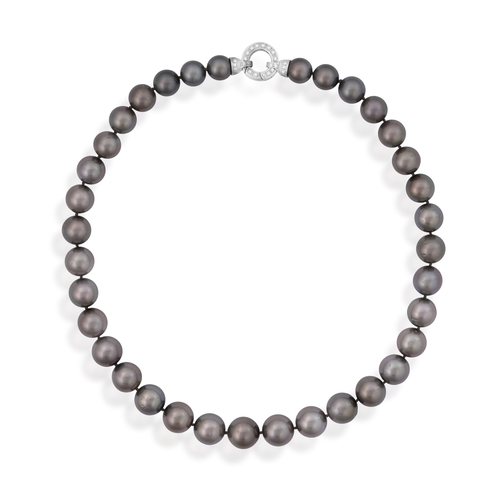 203 - A CULTURED PEARL NECKLACE WITH DIAMOND CLASP  Composed of a single row of round-shaped Tahitian cult... 