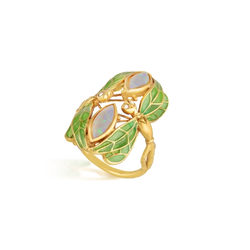 37 - A FINE, RARE ART NOUVEAU ENAMEL, OPAL AND DIAMOND RING, CIRCA 1900  Designed as two opposing dragonf... 