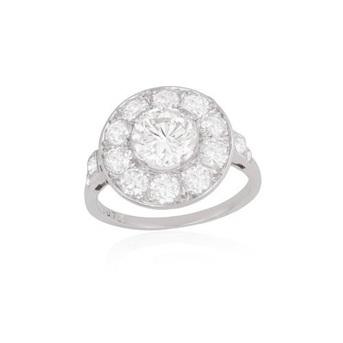 41 - AN EARLY 20TH CENTURY DIAMOND CLUSTER RING, FRENCH, CIRCA 1920  Centrally set with an old European-c... 