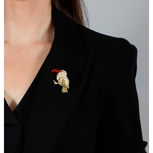 68 - AN ENAMEL AND RUBY NOVELTY BIRD BROOCH, ITALIAN, CIRCA 1965  Designed as a stylised toucan, beak app... 