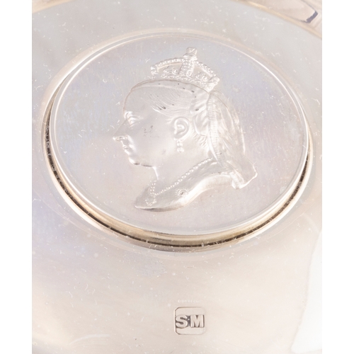 177 - A COLLECTION OF FIVE SILVER QUEEN VICTORIA 'ROYAL LINEAGE SERIES' DISHES,  London 1973, mark of Silv... 