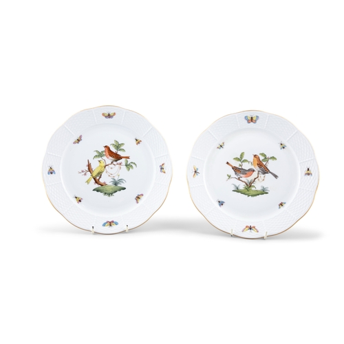 292 - A PAIR OF HANDPAINTED 'HEREND HUNGARY' ORNITHOLOGICAL PLATES;  together with an 'Old English Sport c... 