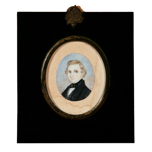 406 - ENGLISH SCHOOL, 19TH CENTURY Miniature portrait of a Naval Officer Watercolour, 11 x 9cm In verre eg... 