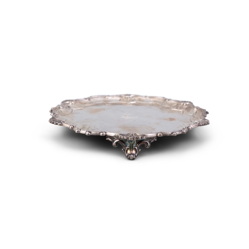 98 - A LATE VICTORIAN SILVER CARD TRAY IN THE GEORGIAN TASTE,  London, 1900, with shell and piecrust bord... 