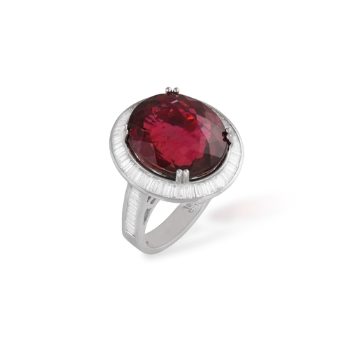 139A - A TOURMALINE AND DIAMOND DRESS RING  The oval-shaped tourmaline weighing approximately 16.00cts, wit... 