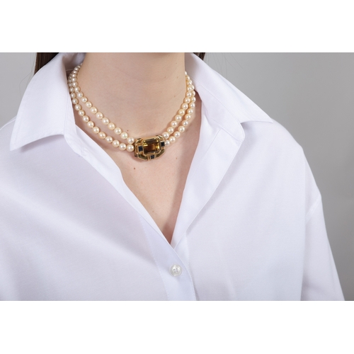 211 - A CITRINE, CULTURED PEARL AND SAPPHIRE CHOKER NECKLACE  The polished cut-cornered clasp with reeded ... 