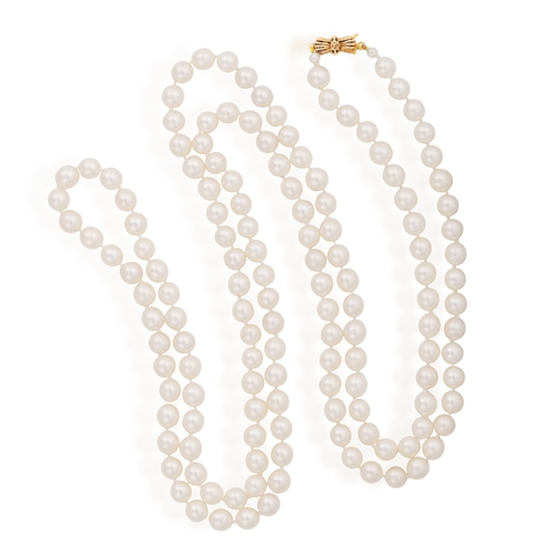 273 - A CULTURED PEARL NECKLACE  The single strand set with round-shaped cultured pearls of white tint, me... 