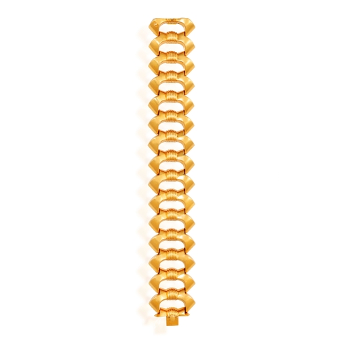 69 - A RETRO GOLD BRACELET, ITALIAN, CIRCA 1940   Composed of a continuous row of fancy-shaped openwork m... 