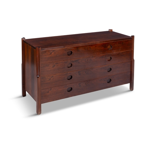 176 - CLAUDIO SALOCCHI (1934-2012)  A rosewood chest of drawers by Claudio Salocchi for Sormani. Italy, c.... 