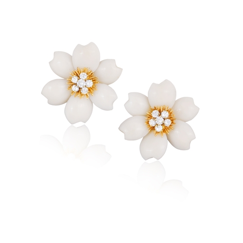 114 - VAN CLEEF & ARPELS: A RARE AND COLLECTIBLE CORAL AND DIAMOND DEMI-PARURE 'ROSE DE NOËL', CIRCA 1975 ... 