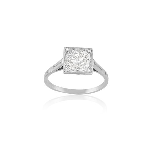 61 - AN EARLY 20TH CENTURY DIAMOND SINGLE-STONE RING, CIRCA 1920  Composed of an old European-cut diamond... 