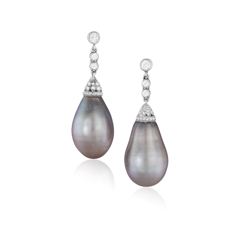 67 - A RARE AND IMPORTANT PAIR OF EARLY 20TH CENTURY PEARL AND DIAMOND PENDENT EARRINGS

The private coll... 
